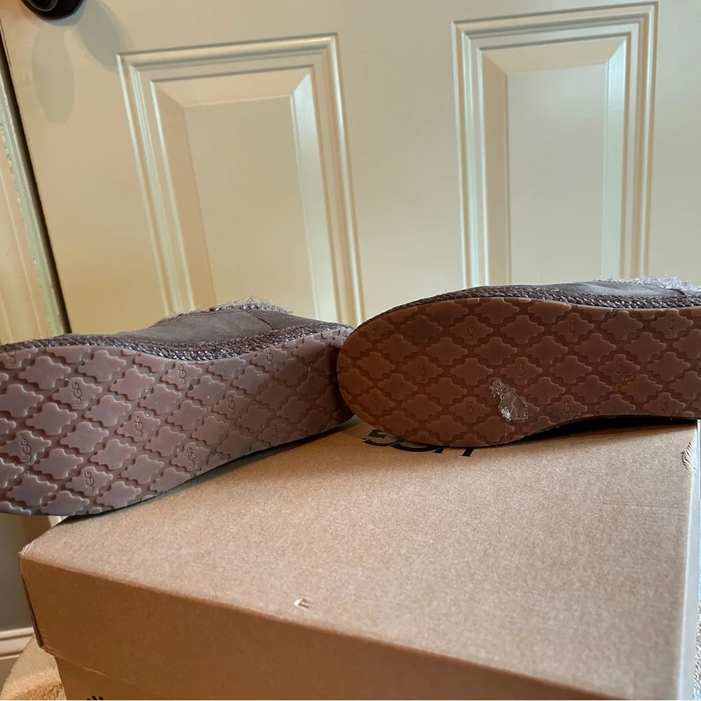 UGG Lyza Dark Brown Boots - Picture 5 of 6